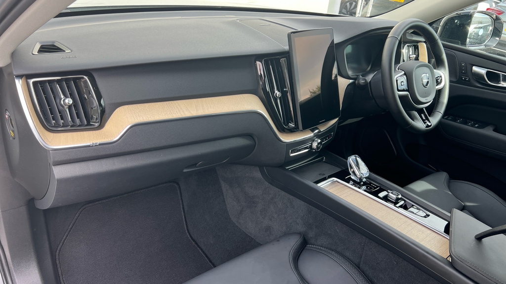 Volvo XC60 B5 P Awd Plus Pro Dark Blue #10
