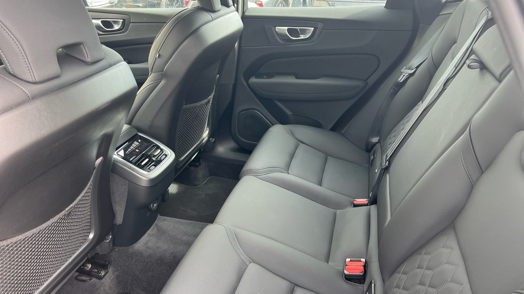 Volvo XC60 B5 P Awd Plus Pro Dark Blue #14