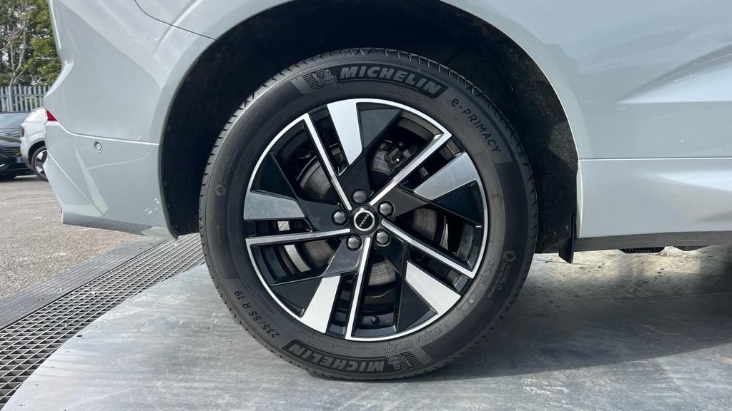 Volvo XC60 B5 P Awd Plus Pro Dark Blue #18