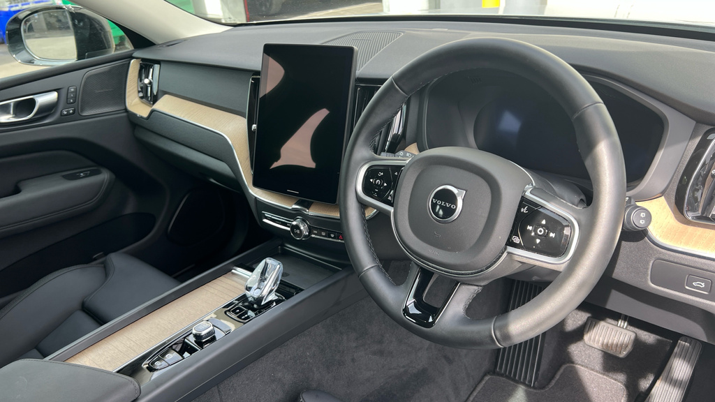 Volvo XC60 B5 P Awd Plus Pro Dark Blue #9