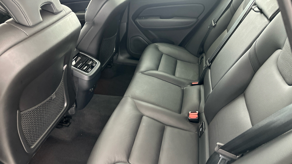 Volvo XC60 B5 Ultimate Dark Grey #25