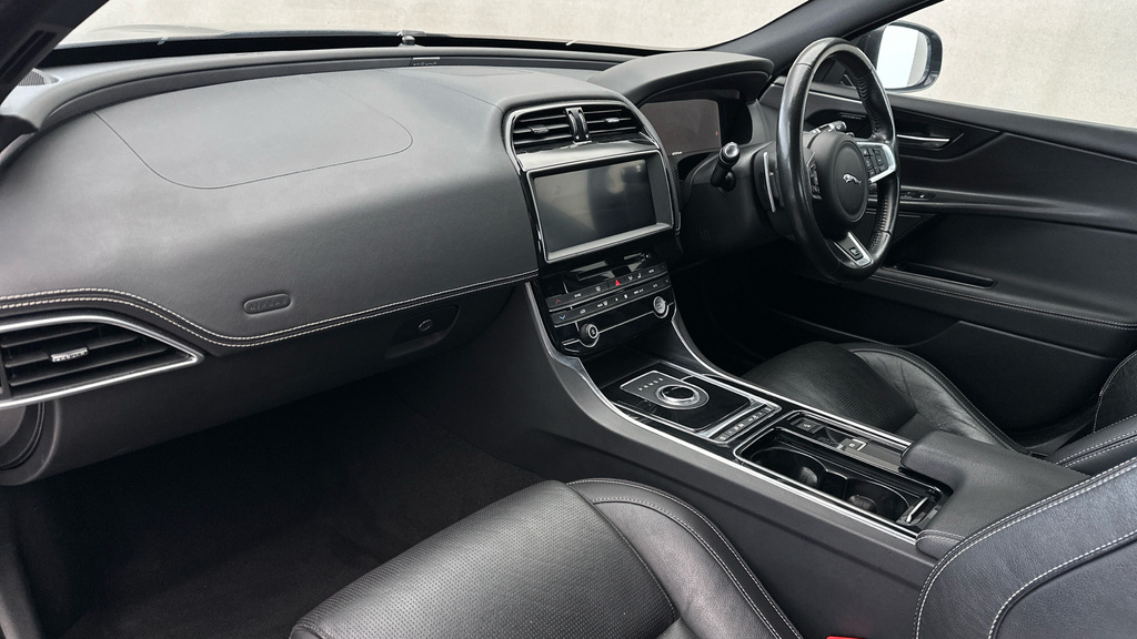 Jaguar XE R-sport Silver #12