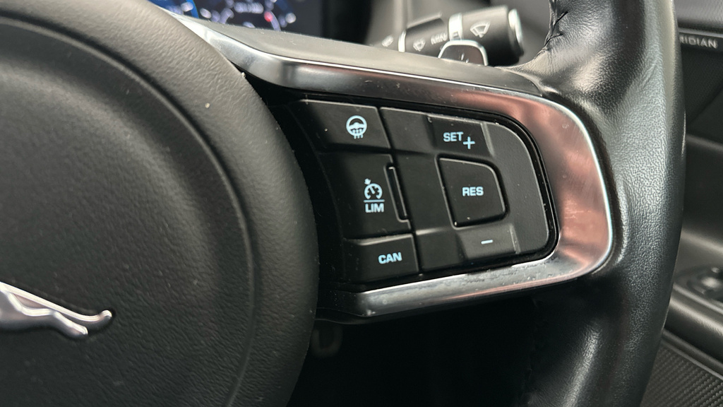 Jaguar XE R-sport Silver #17