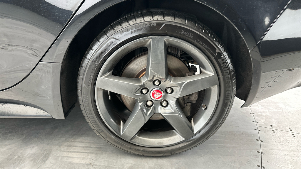 Jaguar XE R-sport Silver #24