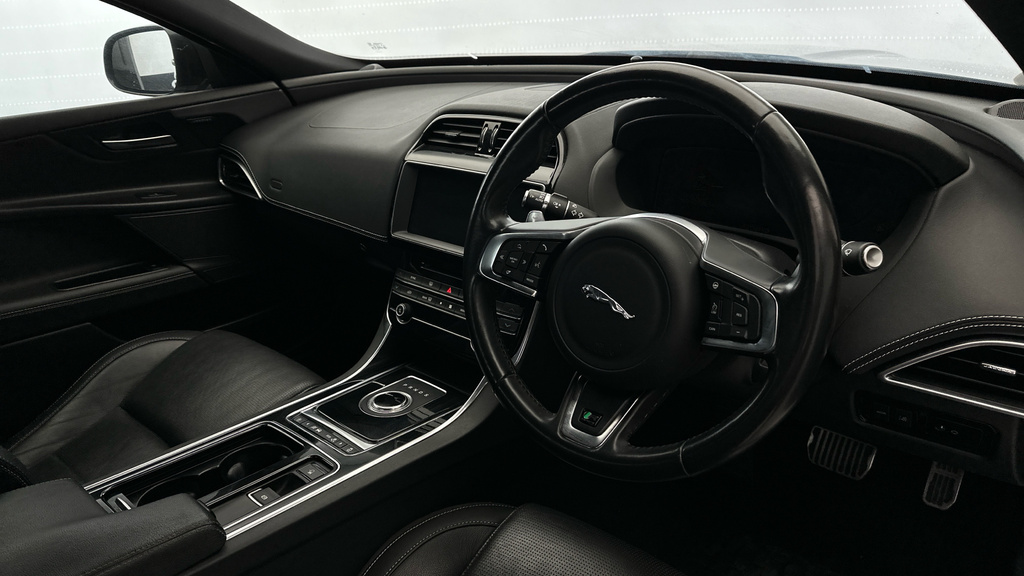 Jaguar XE R-sport Silver #11