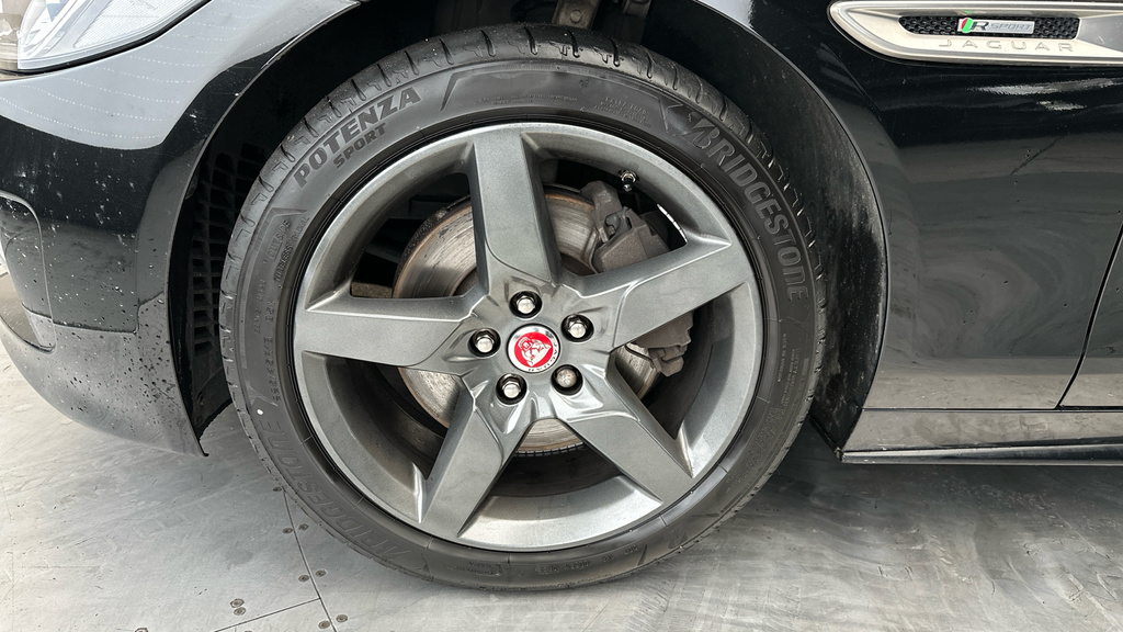 Jaguar XE R-sport Silver #23