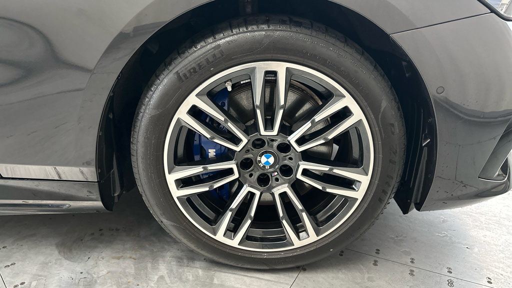 BMW i5 M Sport Black #26