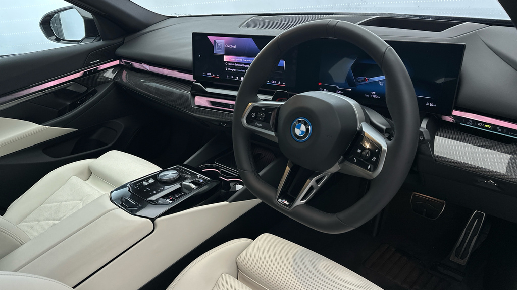 BMW i5 M Sport Black #11