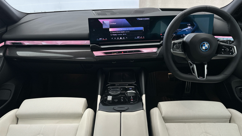 BMW i5 M Sport Black #13