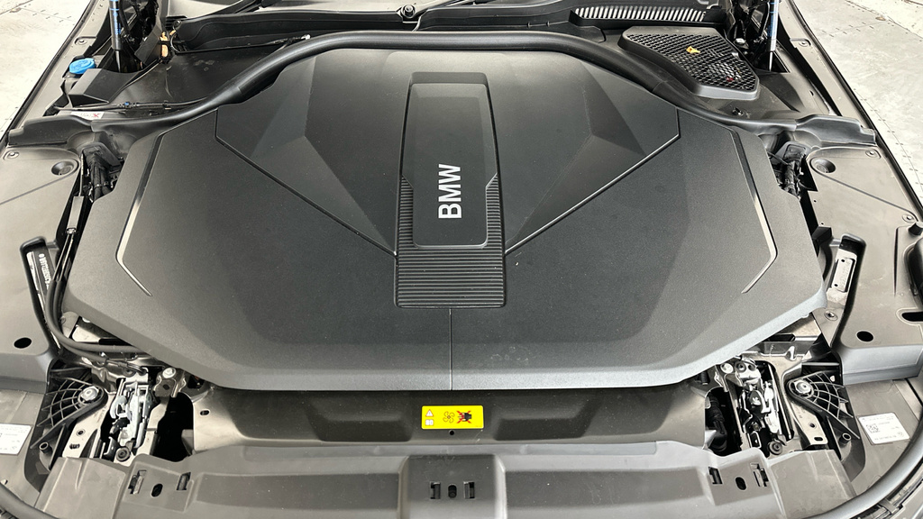 BMW i5 M Sport Black #22