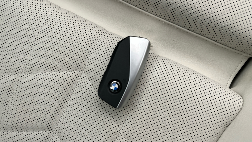 BMW i5 M Sport Black #28
