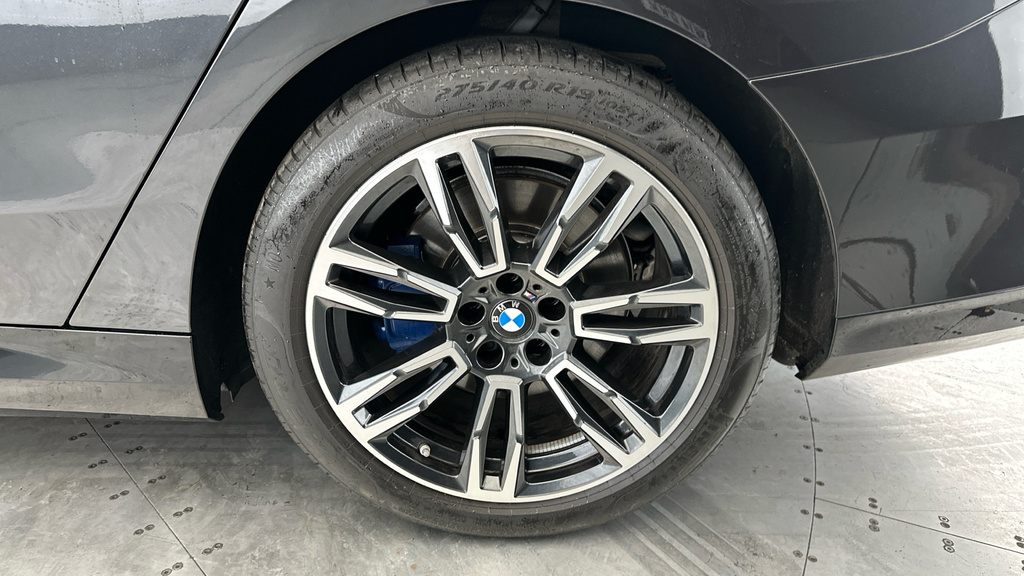 BMW i5 M Sport Black #24