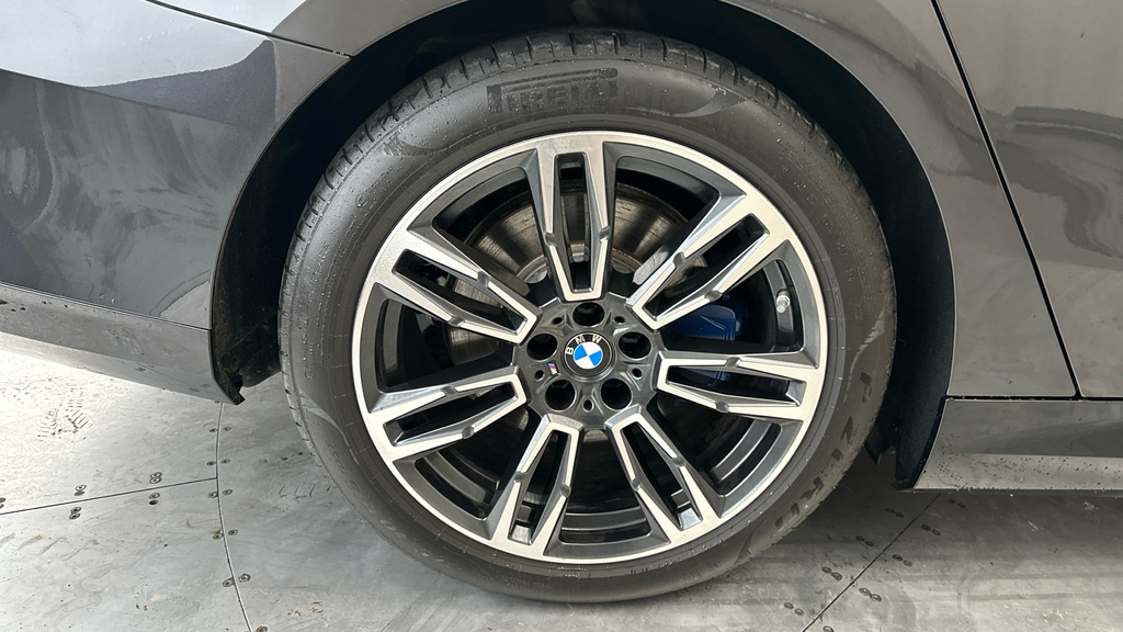BMW i5 M Sport Black #25
