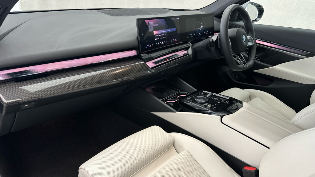 BMW i5 M Sport Black #12