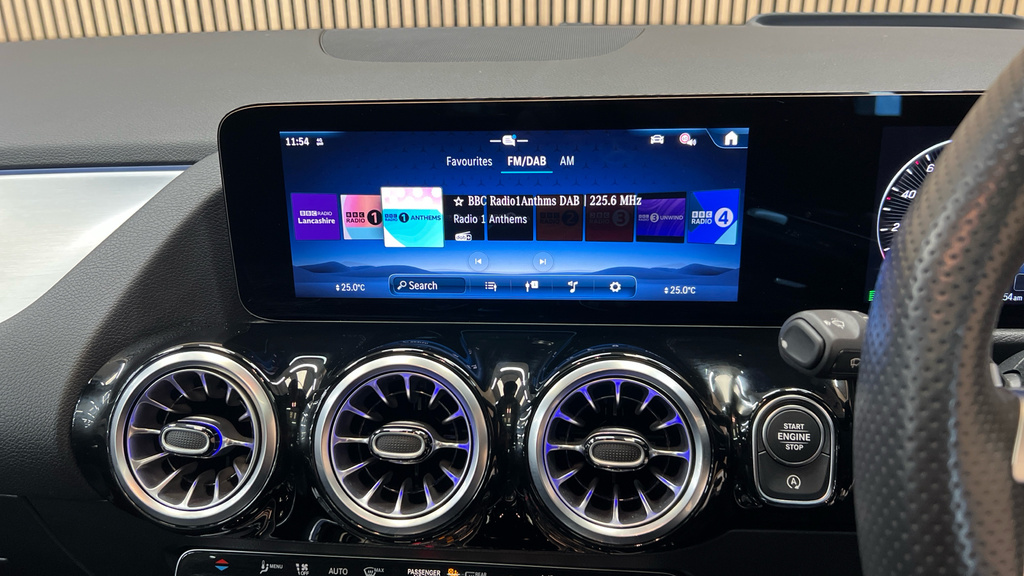 Mercedes-Benz GLA Class Gla 200 Amg Line Executive Black #16