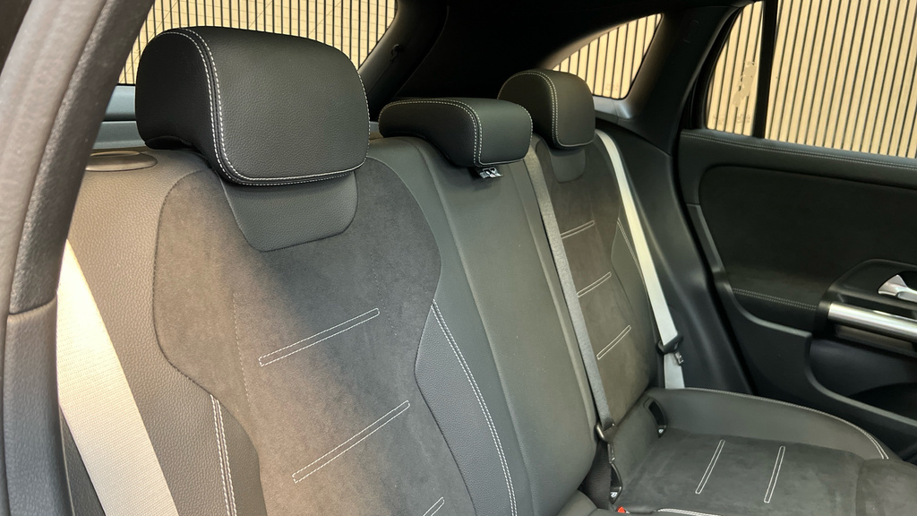Mercedes-Benz GLA Class Gla 200 Amg Line Executive Black #26