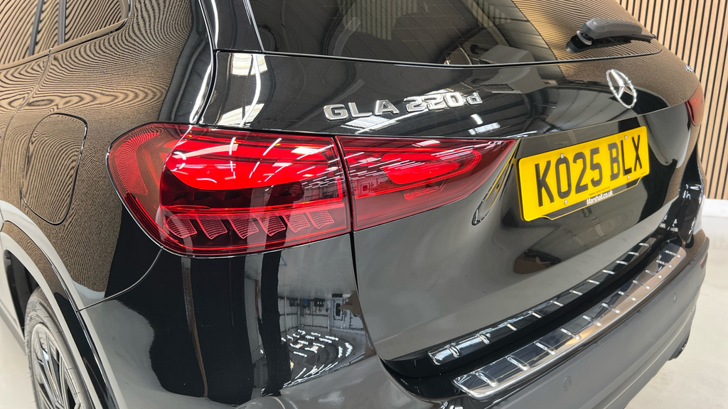 Mercedes-Benz GLA Class Gla 200 Amg Line Executive Black #29