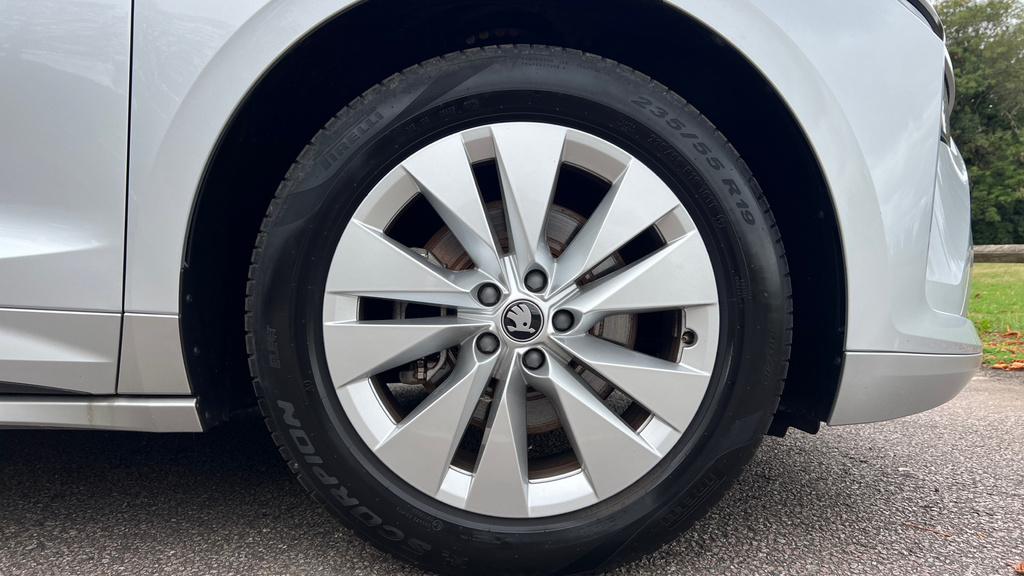 Skoda ENYAQ Edition White #31