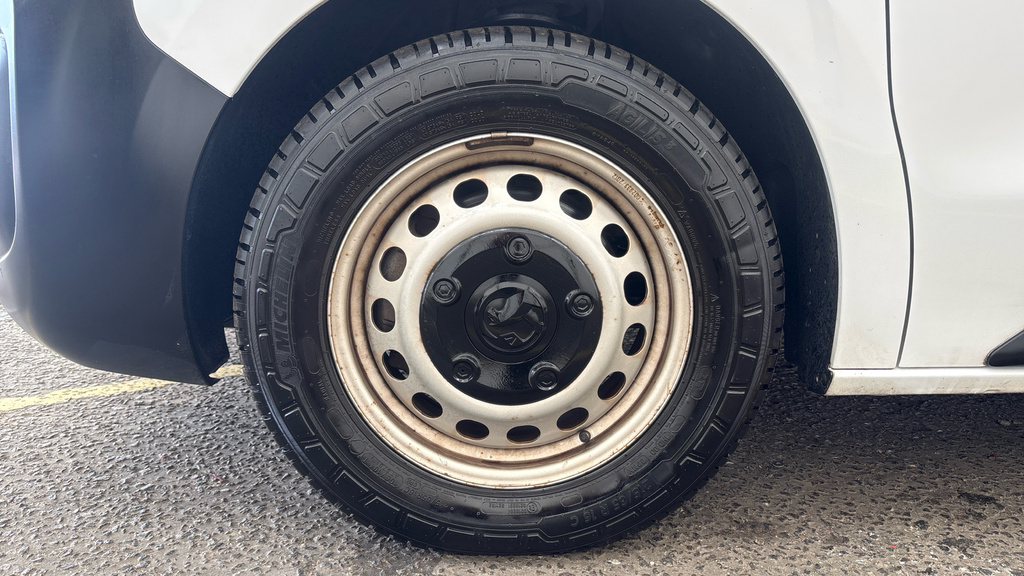 Vauxhall Vivaro 3100 2.0D 145Ps Pro H1 Van #19