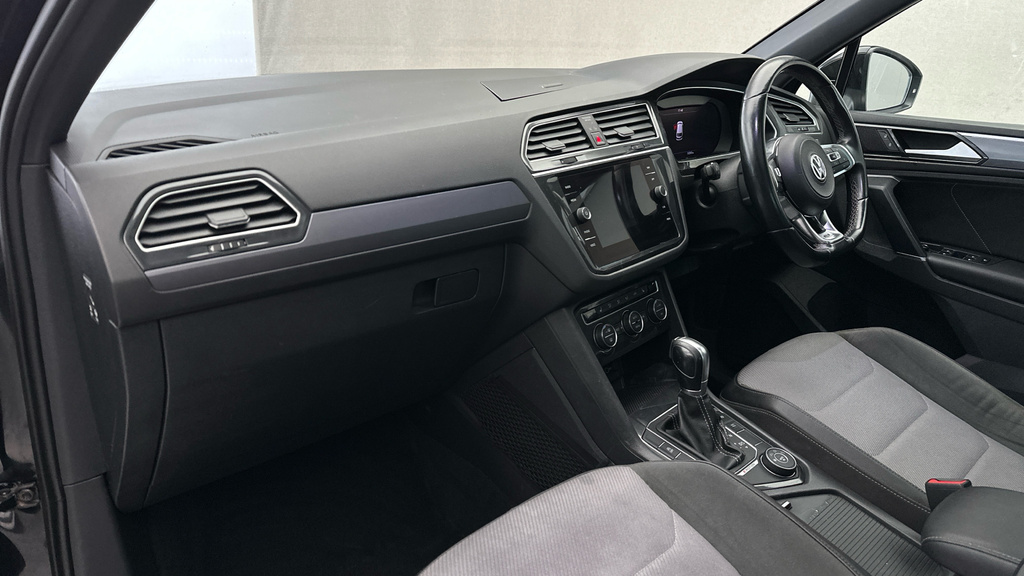 Volkswagen Tiguan Se Navigation Tsi Bluemotion Technology Black #12
