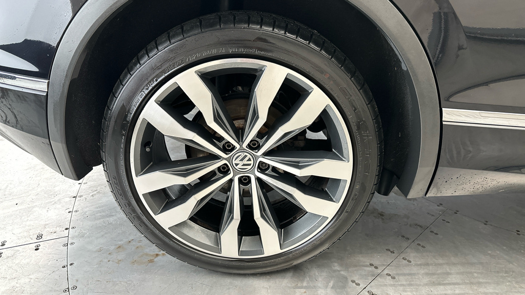 Volkswagen Tiguan Se Navigation Tsi Bluemotion Technology Black #23