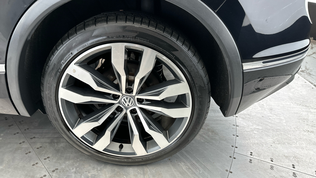 Volkswagen Tiguan Se Navigation Tsi Bluemotion Technology Black #22