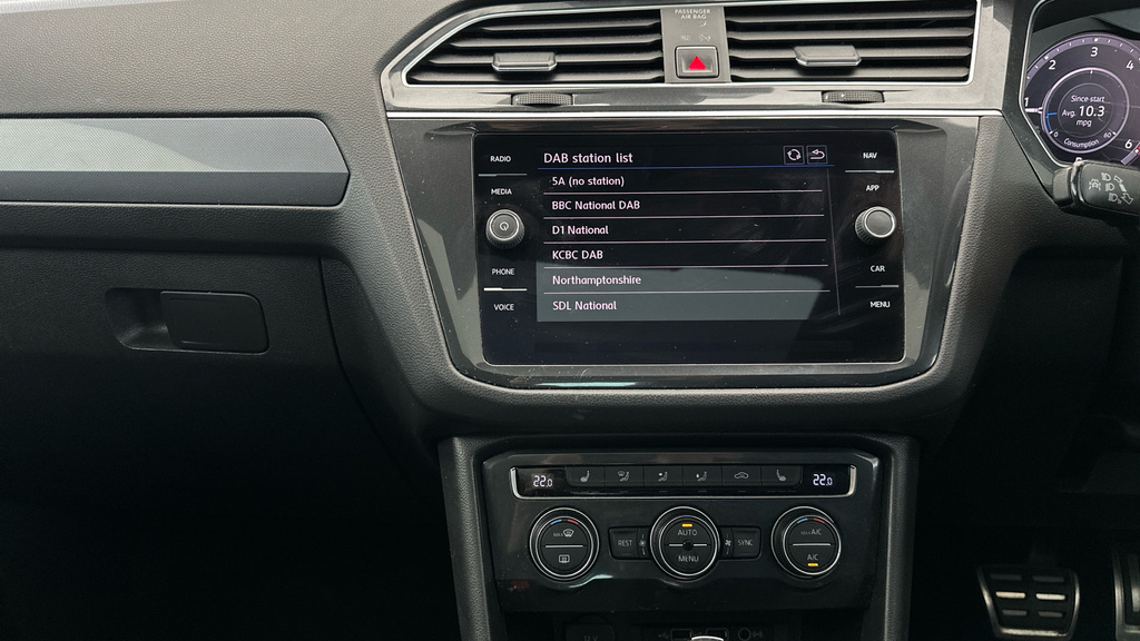 Volkswagen Tiguan Se Navigation Tsi Bluemotion Technology Black #16