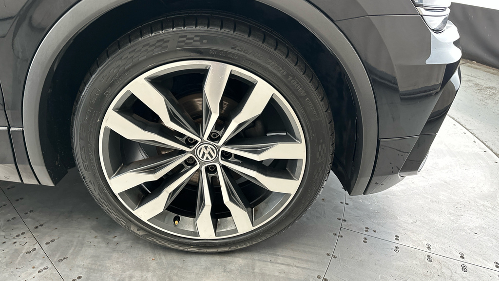 Volkswagen Tiguan Se Navigation Tsi Bluemotion Technology Black #24