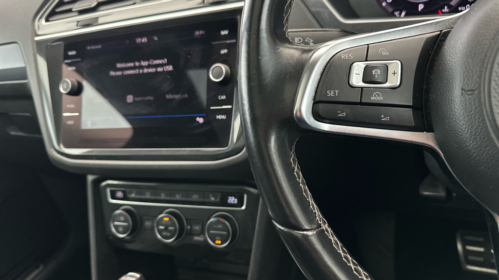 Volkswagen Tiguan Se Navigation Tsi Bluemotion Technology Black #15