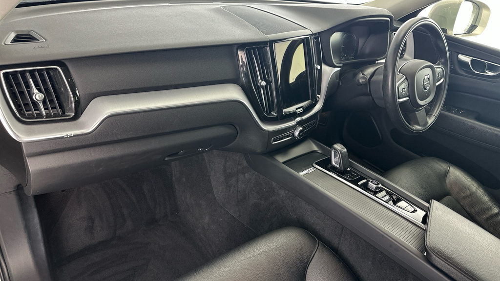 Volvo XC60 Inscription Red #15