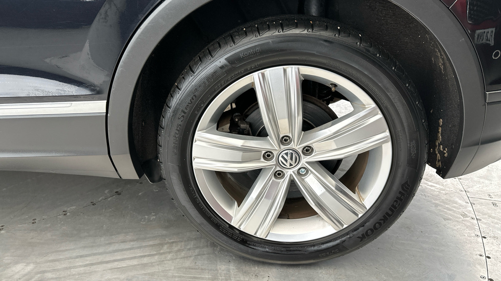 Volkswagen Tiguan Automatic White #24