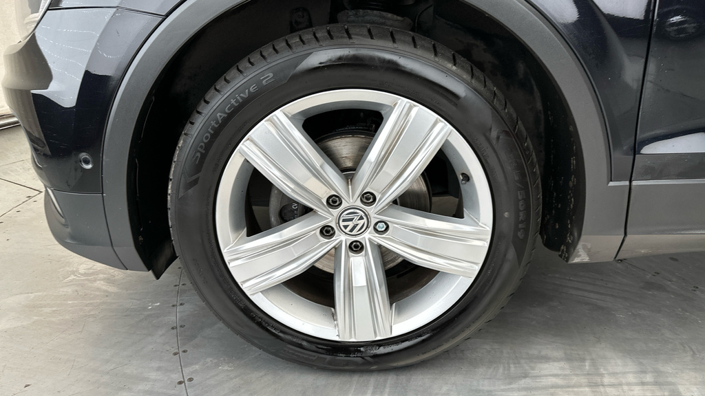 Volkswagen Tiguan Automatic White #23
