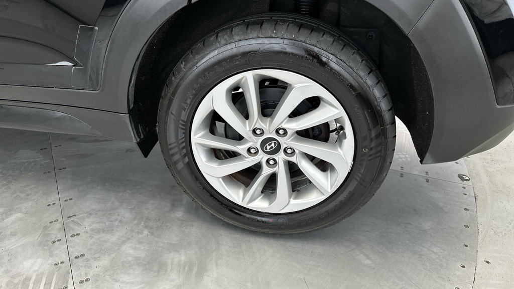 Hyundai Tucson Black #23