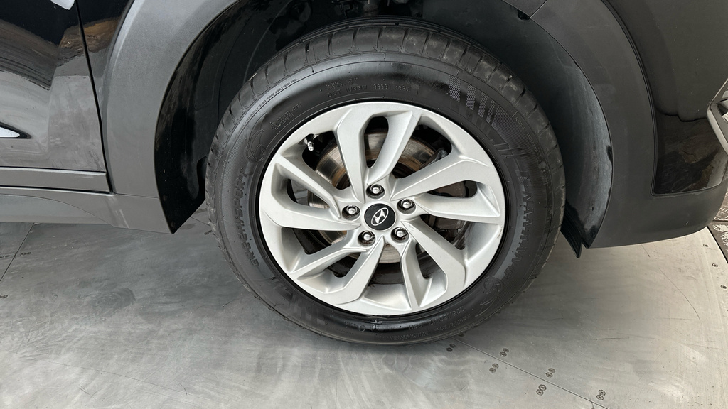 Hyundai Tucson Black #25