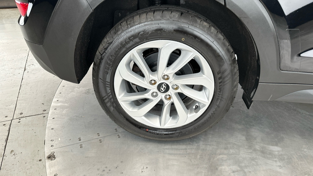 Hyundai Tucson Black #24