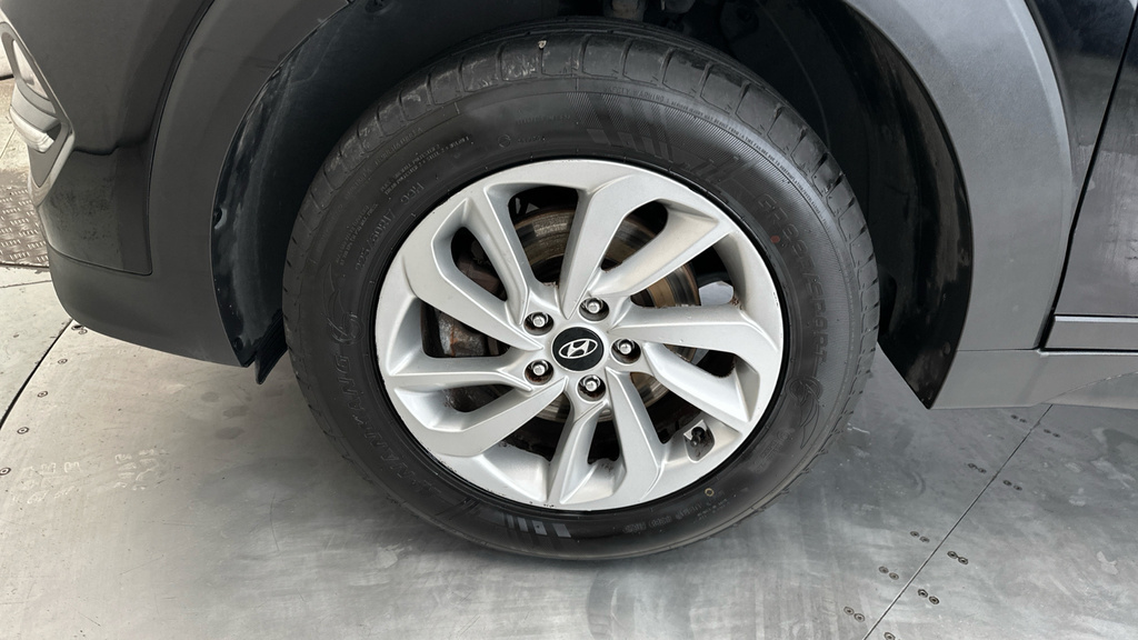 Hyundai Tucson Black #22