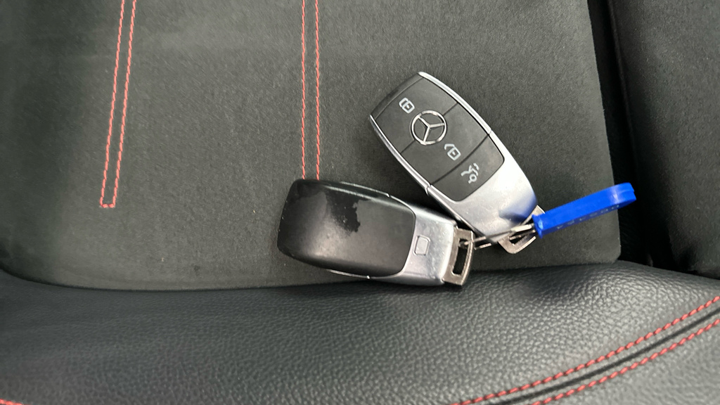 Mercedes-Benz EQA Eqa 300 Amg Line Premium 4Matic White #28