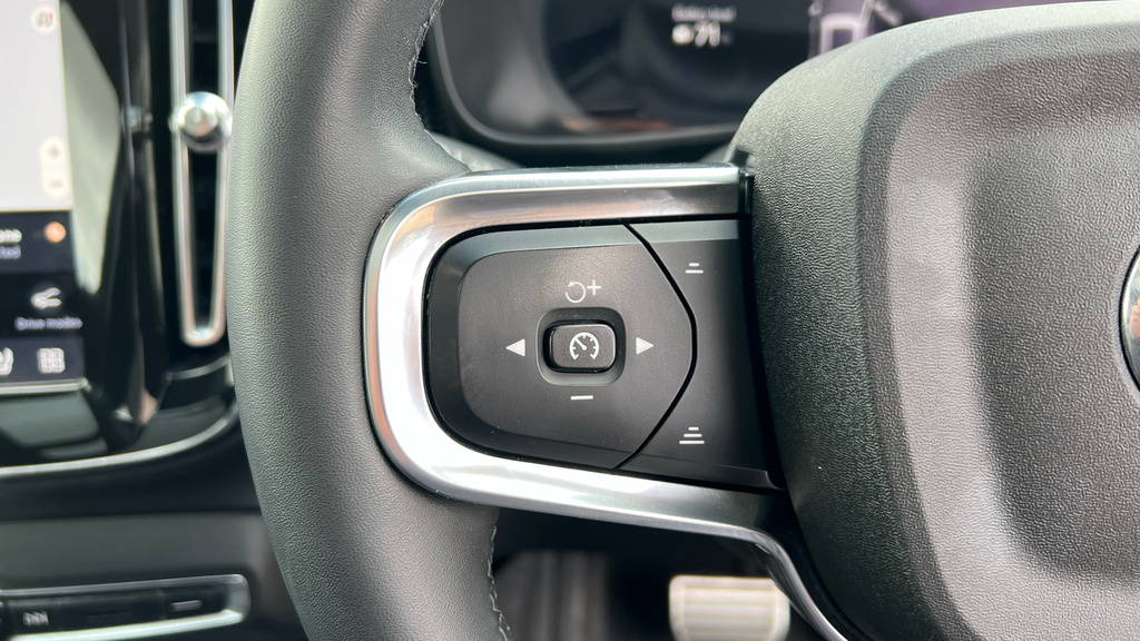 Volvo XC40 2.0 B4p R Design Black #30