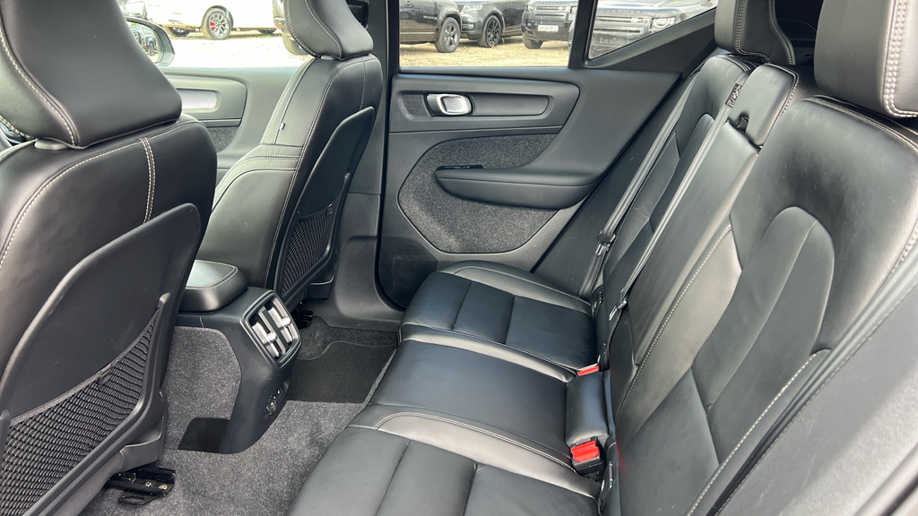 Volvo XC40 2.0 B4p R Design Black #14