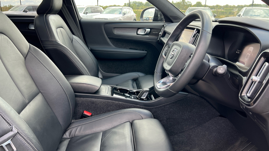 Volvo XC40 2.0 B4p R Design Black #23