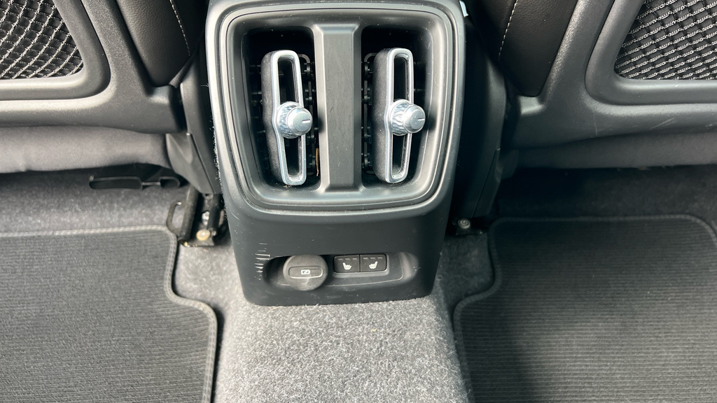 Volvo XC40 2.0 B4p R Design Black #26