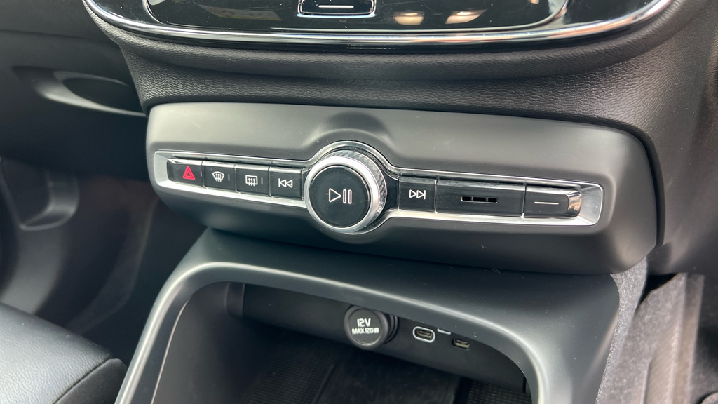 Volvo XC40 2.0 B4p R Design Black #36