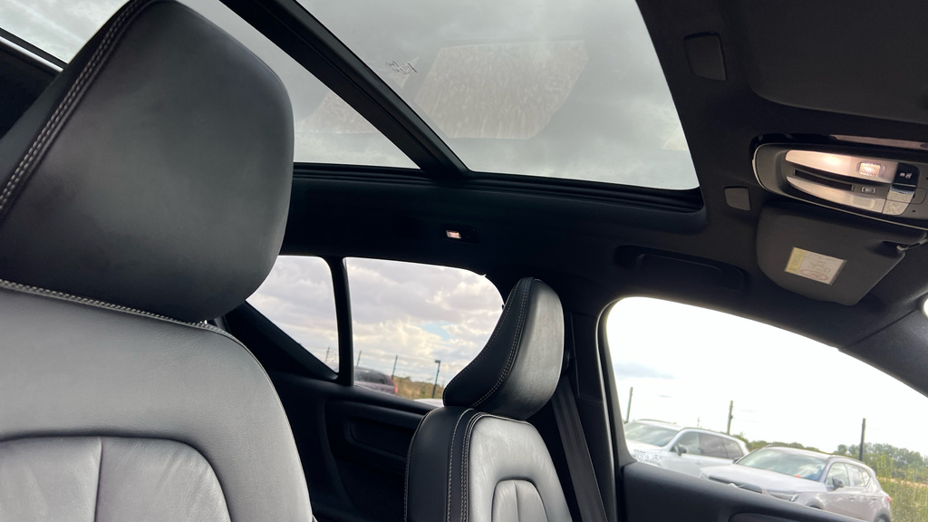 Volvo XC40 2.0 B4p R Design Black #40