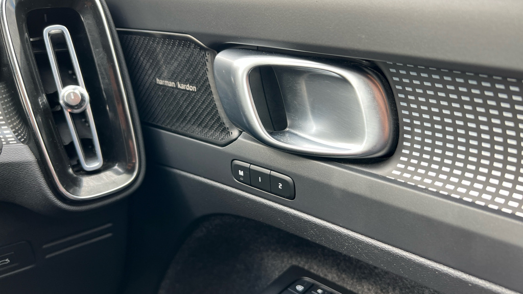 Volvo XC40 2.0 B4p R Design Black #50