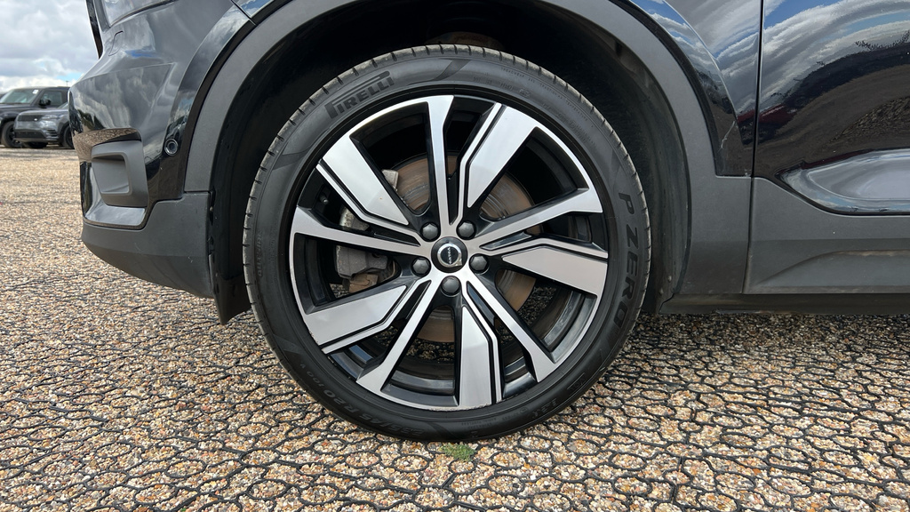 Volvo XC40 2.0 B4p R Design Black #18