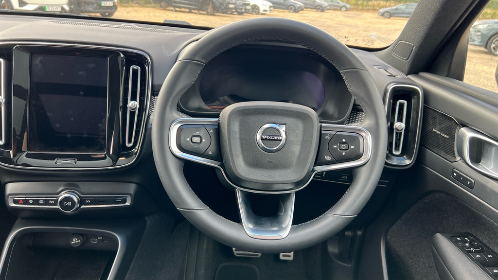 Volvo XC40 2.0 B4p R Design Black #24