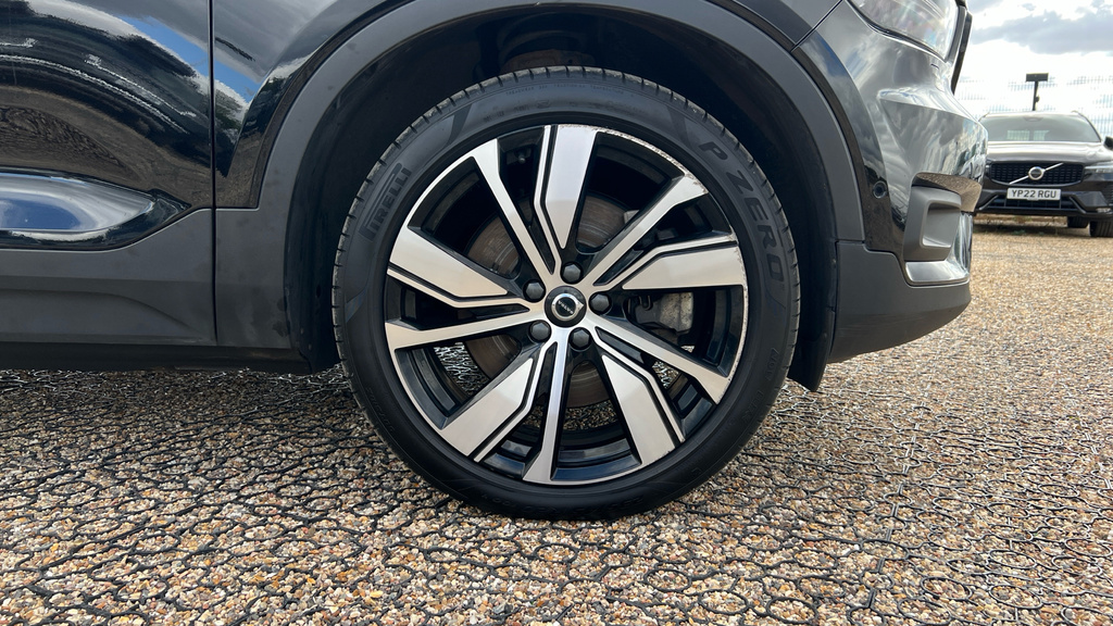 Volvo XC40 2.0 B4p R Design Black #17