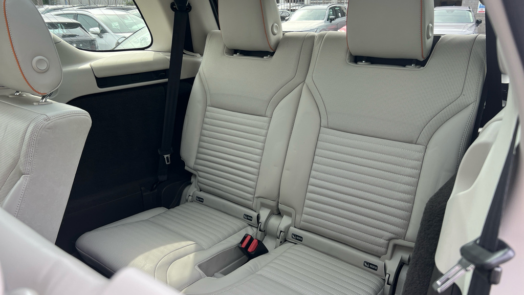 Land Rover Discovery Hse White #24