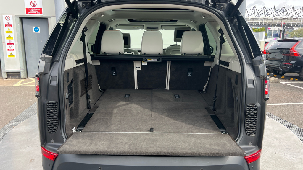 Land Rover Discovery Hse White #15