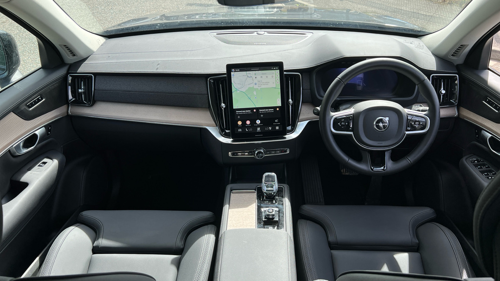 Volvo XC90 Ultra Black #11